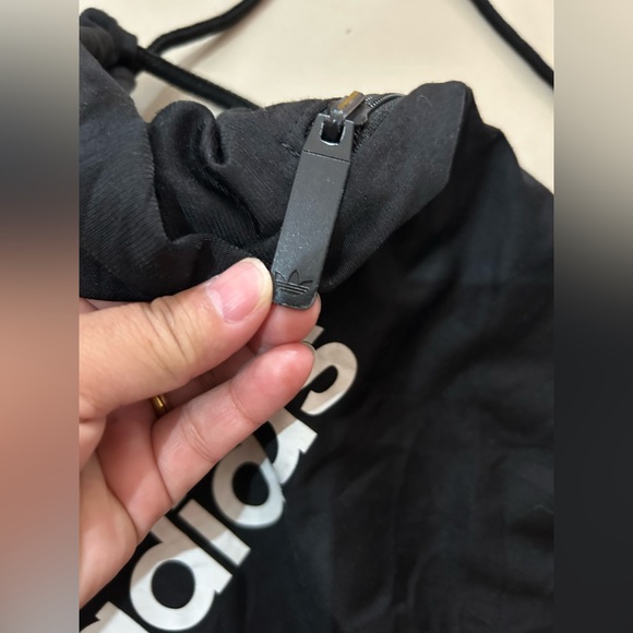 Adidas original draw string bag. Used gently - Picture 3 of 8